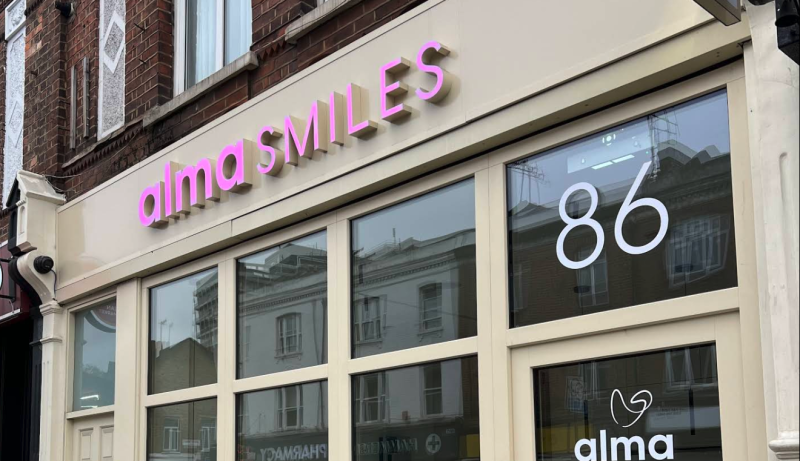 alma-smiles-street-view