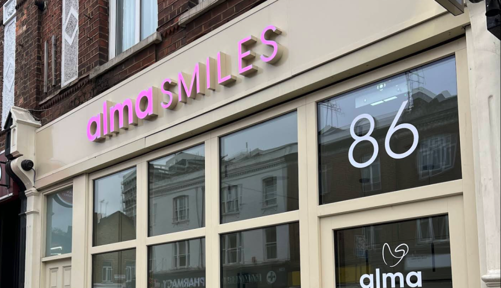 alma-smiles-street-view